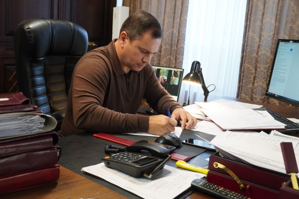 Глава администрации Керчи Олег Каторгин провел прием граждан в телефонном режиме Глава администрации Керчи Олег Каторгин провел прием граждан в телефонном режиме