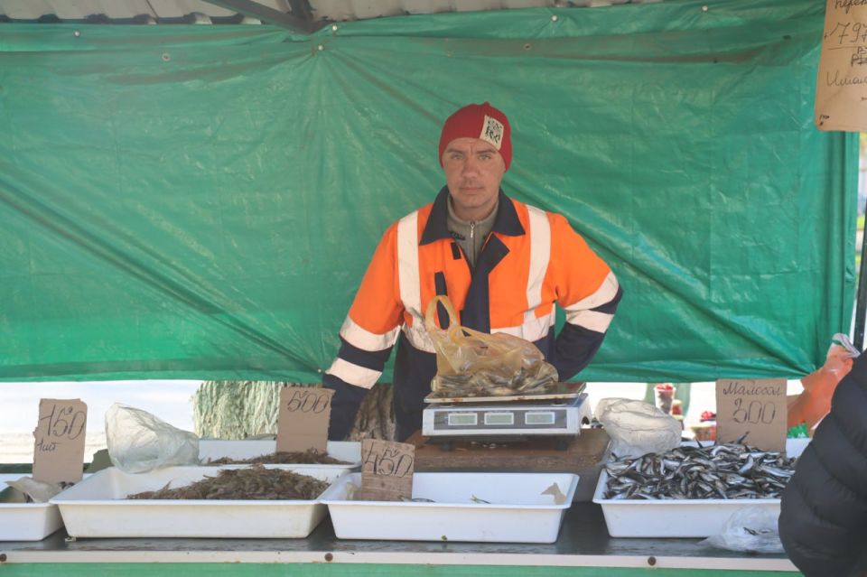 Сотрудники управления муниципального контроля продолжают регулярные профилактические рейды по пресечению незаконной торговли Сотрудники управления муниципального контроля продолжают регулярные профилактические рейды по пресечению незаконной торговли