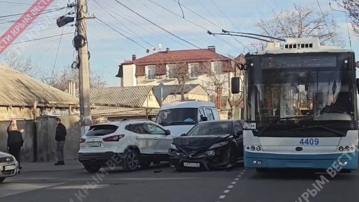 ДТП произошло на пересечении улиц Русская и Трубаченко в Симферополе