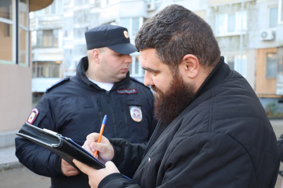 Сотрудники управления муниципального контроля продолжают регулярные профилактические рейды по пресечению незаконной торговли Сотрудники управления муниципального контроля продолжают регулярные профилактические рейды по пресечению незаконной торговли