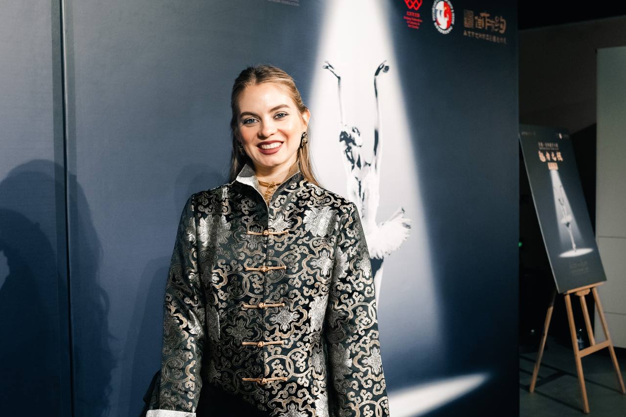 Бахрушинский театральный музей открыл в Пекине выставку к 100-летию Майи Плисецкой Бахрушинский театральный музей открыл в Пекине выставку к 100-летию Майи Плисецкой