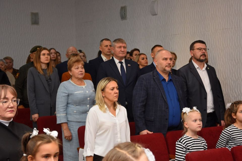 В Симферополе состоялась церемония посвящения в «Юные дорохинцы – Орлята России» В Симферополе состоялась церемония посвящения в «Юные дорохинцы – Орлята России»