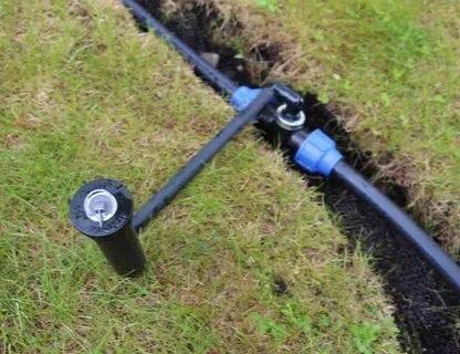 В Симферополе на проспекте Победы прокладывают систему автоматического полива газона В Симферополе на проспекте Победы прокладывают систему автоматического полива газона