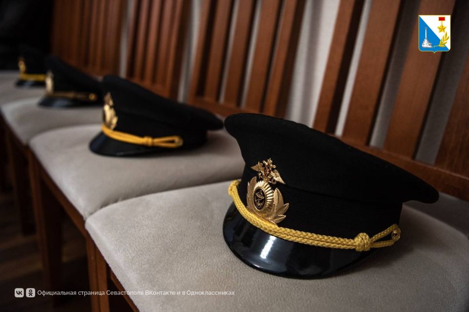Губернатор Михаил Развожаев поздравил севастопольских морпехов с профессиональным праздником Губернатор Михаил Развожаев поздравил севастопольских морпехов с профессиональным праздником