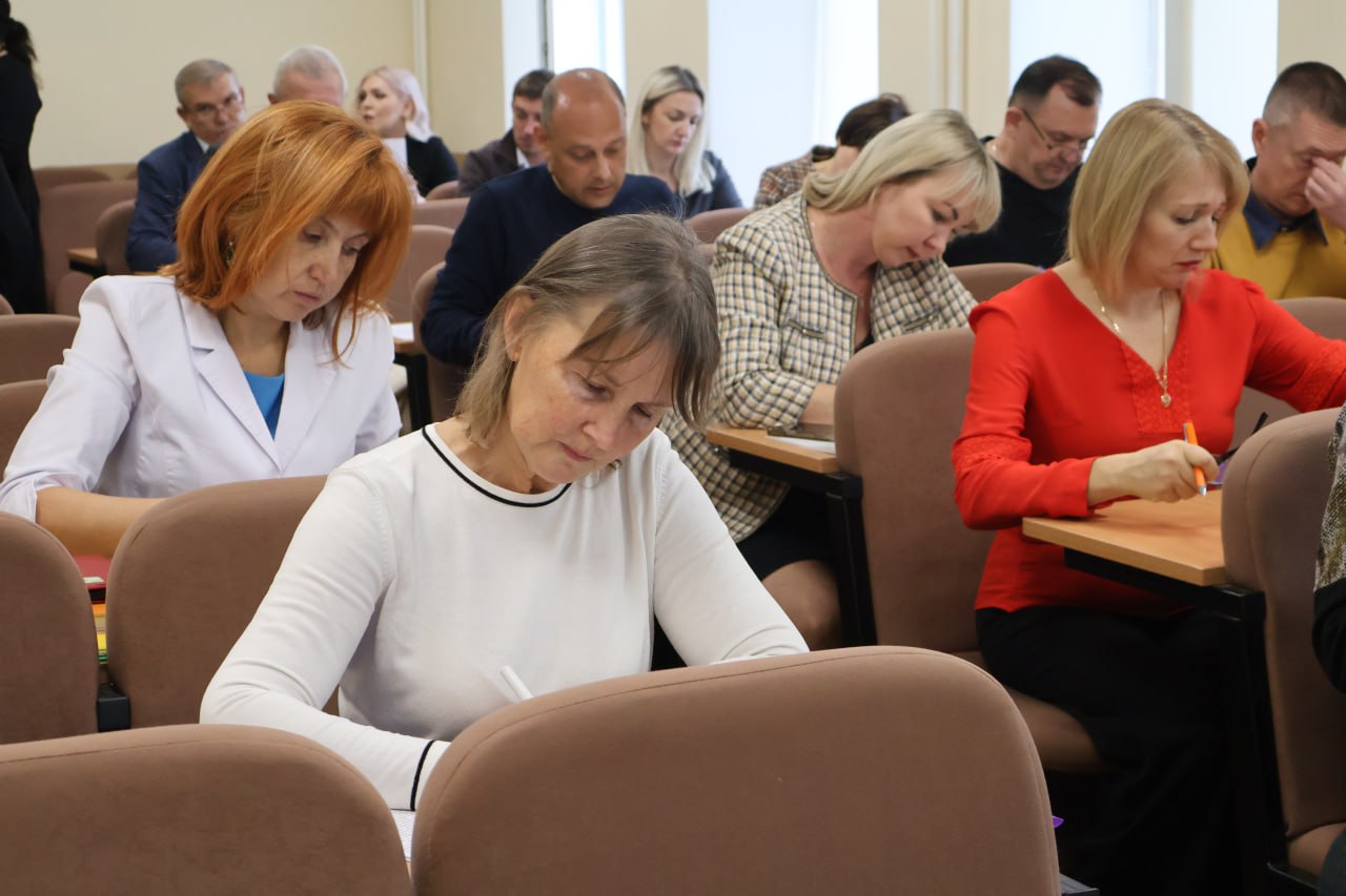 С 27 ноября по 01 декабря Ассоциация «Совет муниципальных образований Республики Крым» вместе с государственным университетом правосудия им. В.М. Лебедева (КрФ ФГБОУВО «РГУП») продолжает обучение для управляющих делами... С 27 ноября по 01 декабря Ассоциация «Совет муниципальных образований Республики Крым» вместе с государственным университетом правосудия им. В.М. Лебедева (КрФ ФГБОУВО «РГУП») продолжает обучение для управляющих делами...