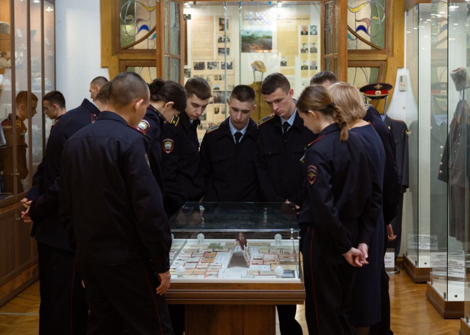 В МВД по Республике Крым прошла экскурсия по постоянно действующей экспозиции