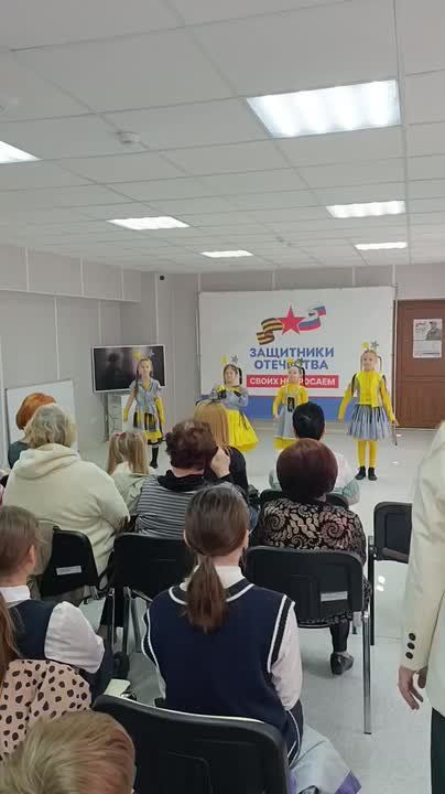 В здании крымского филиала фонда «Защитники Отечества» начался концерт посвящённый Дню матери