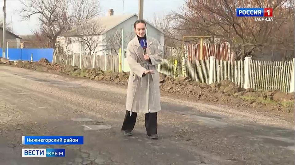 В Нижнегорском районе приводят в порядок дорогу, которая соединяет село Кореное с выездом в районный центр