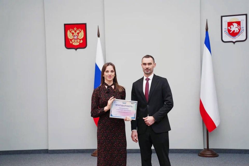 Заместитель директора по творческим вопросам Дома дружбы народов Крыма Александра Бондаренко удостоена благодарности Руководителя Центра управления регионами Республики Крым!