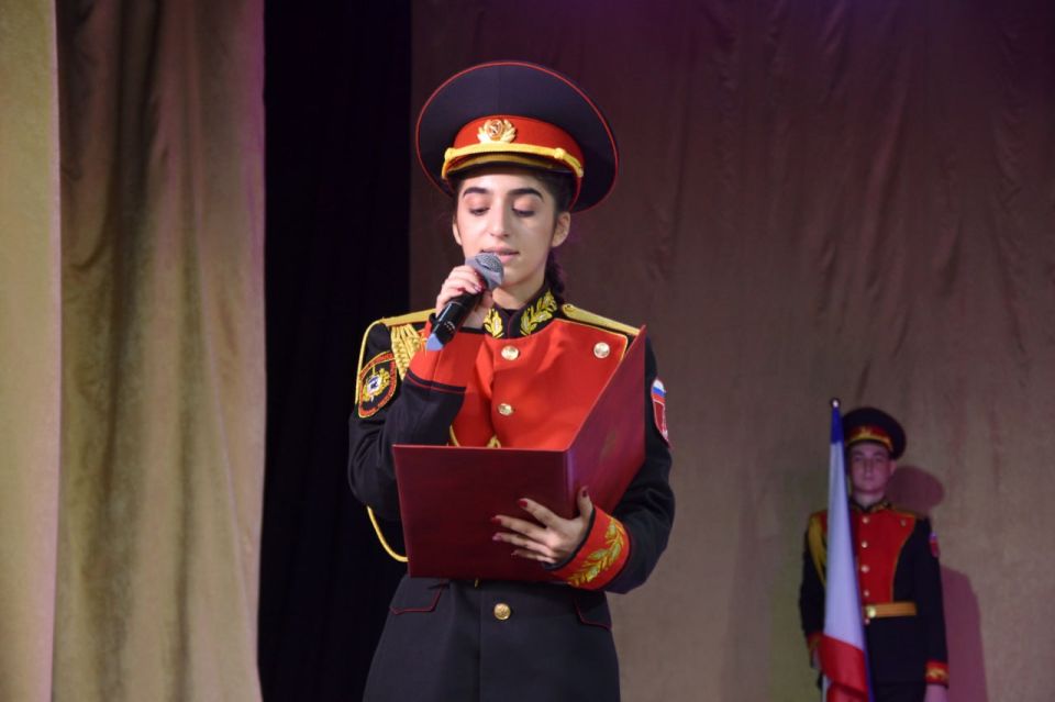 В Симферополе состоялась церемония посвящения в «Юные дорохинцы – Орлята России» В Симферополе состоялась церемония посвящения в «Юные дорохинцы – Орлята России»