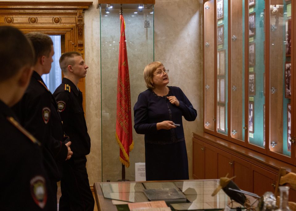 В МВД по Республике Крым прошла экскурсия по постоянно действующей экспозиции В МВД по Республике Крым прошла экскурсия по постоянно действующей экспозиции