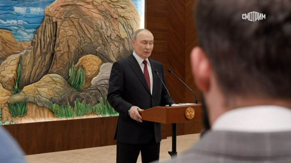 Наступление российских войск, возможный обвал фронта ВСУ, обсуждение плана Трампа и ошибка Зеленского – главные заявления Владимира Путина журналистам по итогам саммита ОДКБ в Киргизии Наступление российских войск, возможный обвал фронта ВСУ, обсуждение плана Трампа и ошибка Зеленского – главные заявления Владимира Путина журналистам по итогам саммита ОДКБ в Киргизии