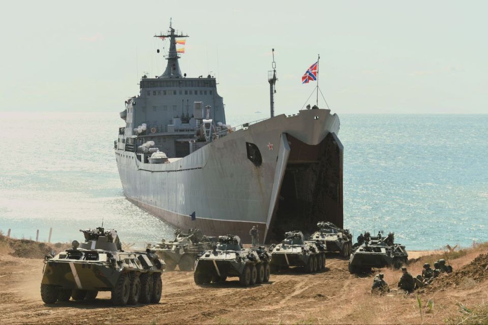 Глава Крыма поздравил морских пехотинцев с профессиональным праздником Глава Крыма поздравил морских пехотинцев с профессиональным праздником