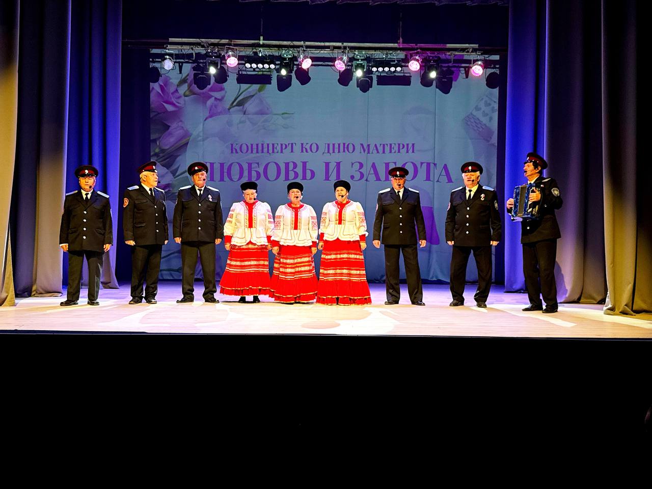 Александр Дудинов: Для самых любимых. В Черноморском РДК прошел Александр Дудинов: Для самых любимых. В Черноморском РДК прошел