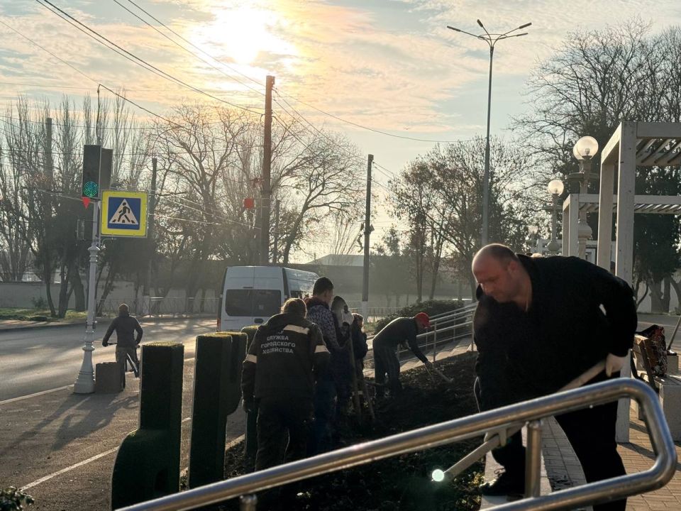 В Керчи продолжается регулярная работа по обработке зеленых насаждений В Керчи продолжается регулярная работа по обработке зеленых насаждений