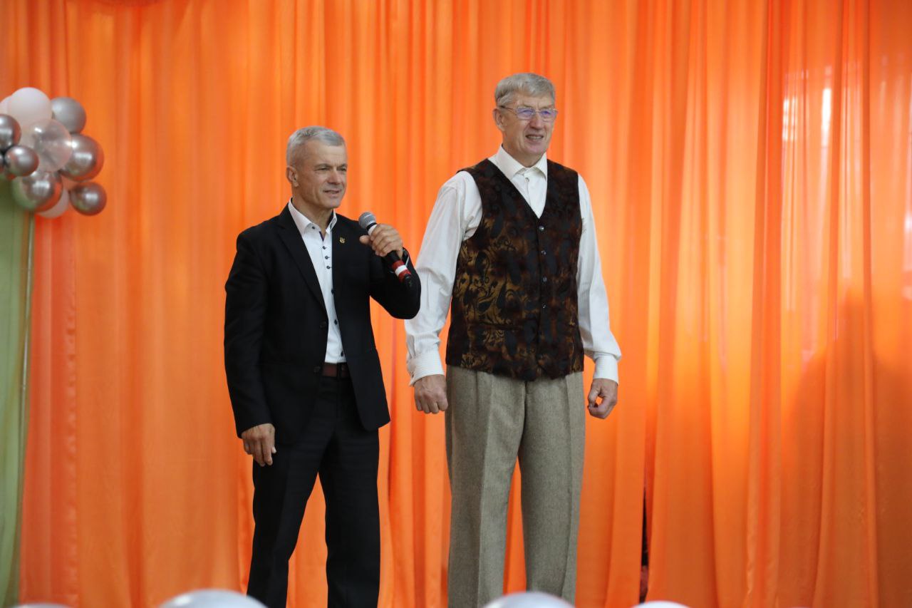 Галина Огнёва: Первой общеобразовательной школе города Алушты 60 лет! Галина Огнёва: Первой общеобразовательной школе города Алушты 60 лет!