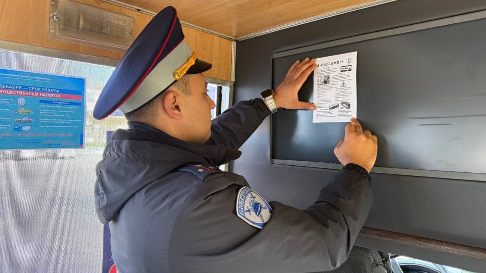 Сотрудники Госавтоинспекции г. Керчи проводят профилактические беседы с водителями грузового транспорта Сотрудники Госавтоинспекции г. Керчи проводят профилактические беседы с водителями грузового транспорта