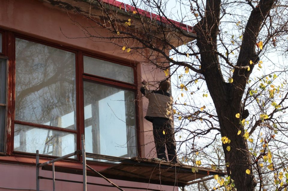 В детском саду №32 «Дюймовочка» приступили к ремонту кровли второго и третьего корпуса В детском саду №32 «Дюймовочка» приступили к ремонту кровли второго и третьего корпуса