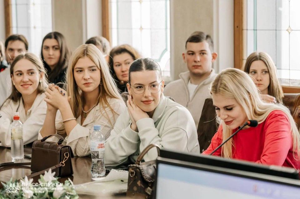 Альберт Куршутов: Сегодня состоялся большой диалог со студентами о будущем Альберт Куршутов: Сегодня состоялся большой диалог со студентами о будущем