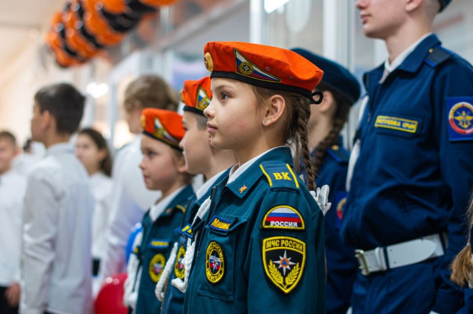 В МБОУ «Школа-гимназия, детский сад № 25» города Симферополя состоялось торжественное открытие музея «Хроники СВО», посвящённого событиям специальной военной операции В МБОУ «Школа-гимназия, детский сад № 25» города Симферополя состоялось торжественное открытие музея «Хроники СВО», посвящённого событиям специальной военной операции