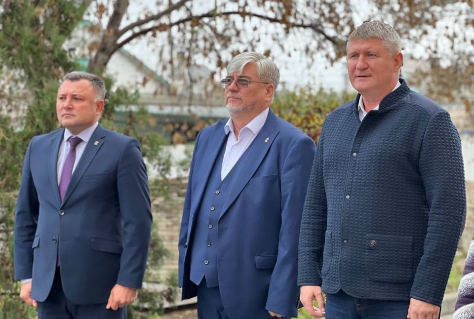 � ������� ����� � 3 ���������� ������������� �������� ������������ ���������� ���������, ������������� �� 100 ���������� ����