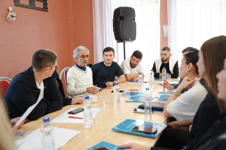 Председатель Государственного комитета по делам межнациональных отношений Республики Крым Руслан Якубов принял участие в семинаре-практикуме «Сохранение и развитие национальной культуры: традиции и инновации» Председатель Государственного комитета по делам межнациональных отношений Республики Крым Руслан Якубов принял участие в семинаре-практикуме «Сохранение и развитие национальной культуры: традиции и инновации»