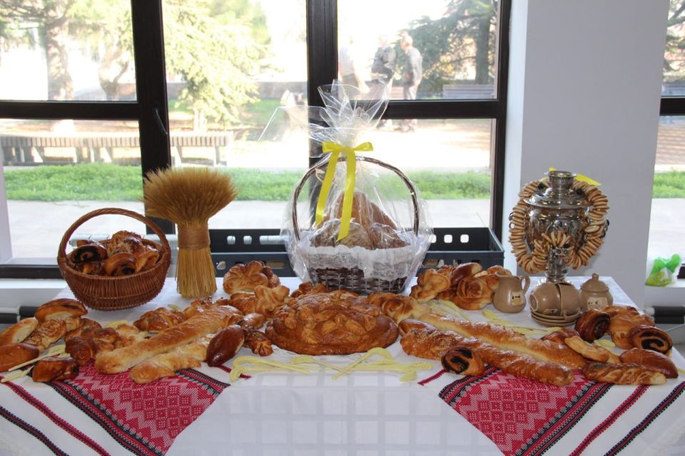 В городском ДК прошло праздничное мероприятие, посвященное 30-летию Судакского филиала Романовского колледжа индустрии и гостеприимства В городском ДК прошло праздничное мероприятие, посвященное 30-летию Судакского филиала Романовского колледжа индустрии и гостеприимства