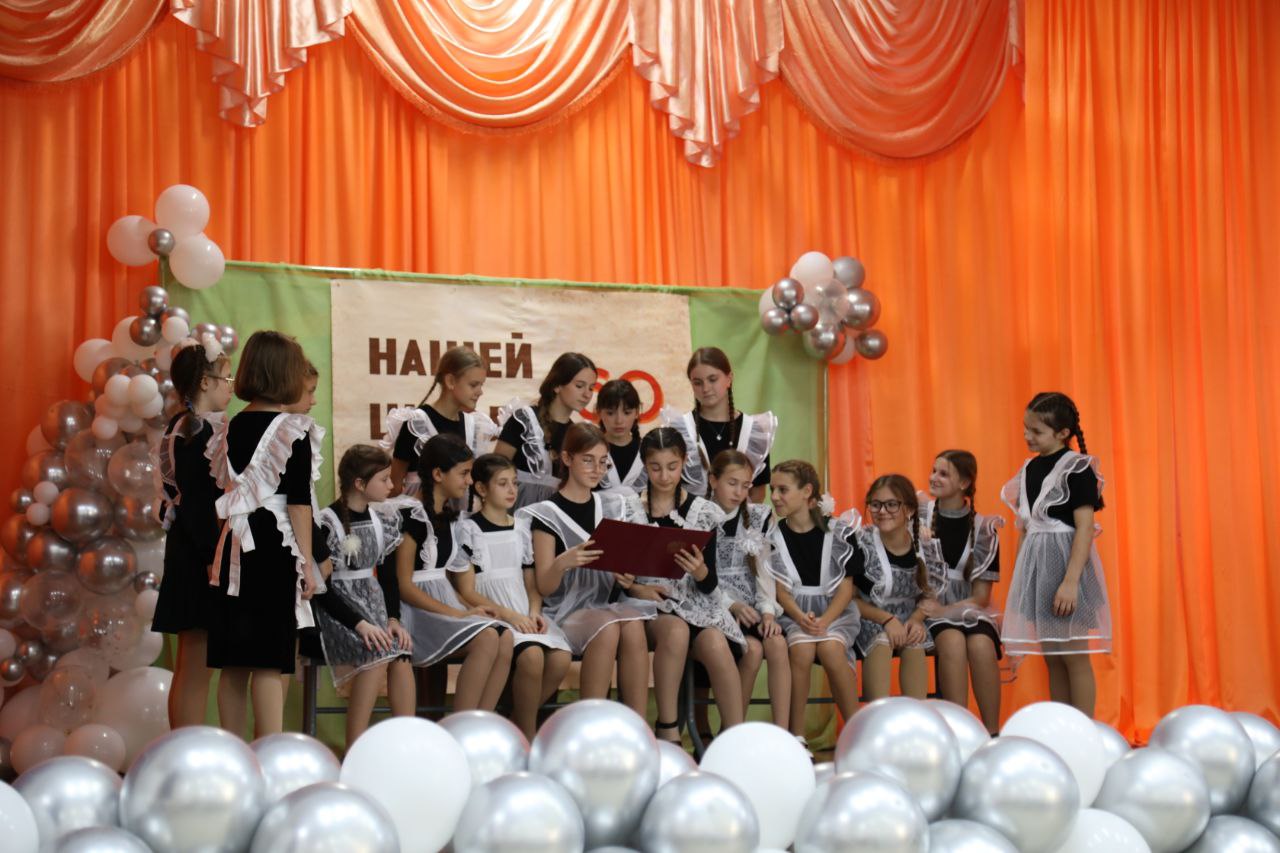 Галина Огнёва: Первой общеобразовательной школе города Алушты 60 лет! Галина Огнёва: Первой общеобразовательной школе города Алушты 60 лет!