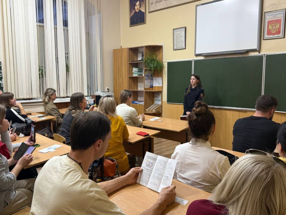 Сотрудники Госавтоинспекции продолжают проводить профилактическую работу с родителями, напоминая о совместной ответственности за безопасность юных участников дорожного движения Сотрудники Госавтоинспекции продолжают проводить профилактическую работу с родителями, напоминая о совместной ответственности за безопасность юных участников дорожного движения