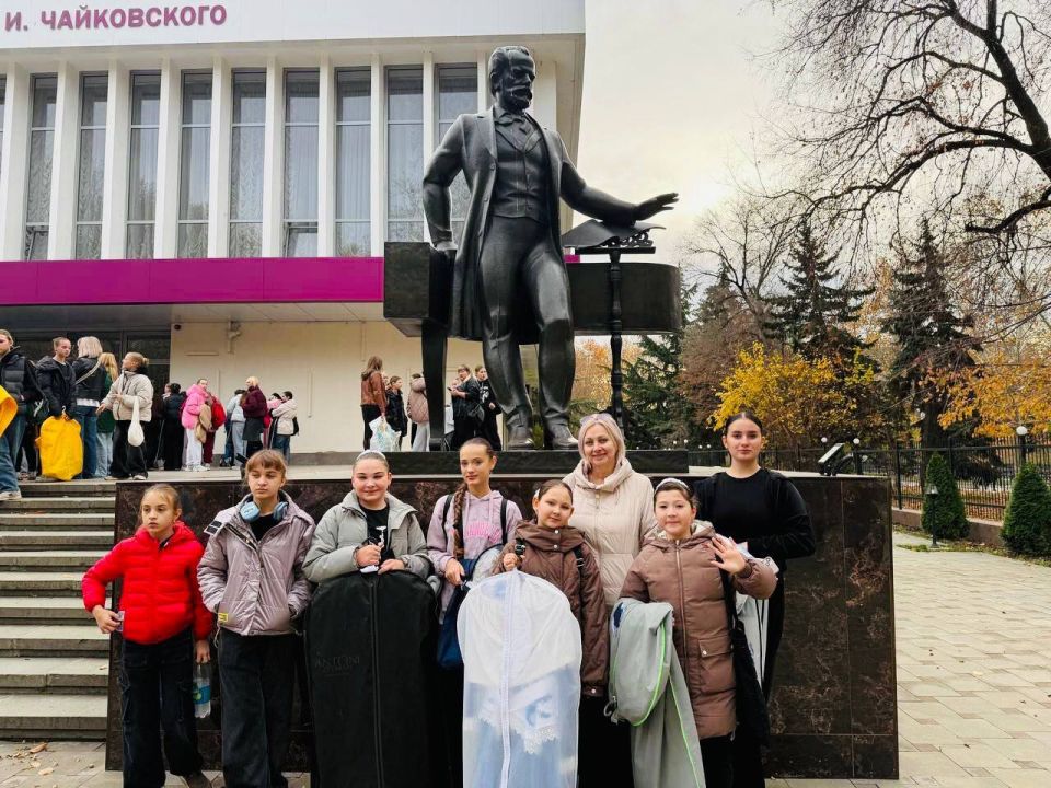 Звёздный час артистов Черноморского района на «Крымских зорях»! Звёздный час артистов Черноморского района на «Крымских зорях»!