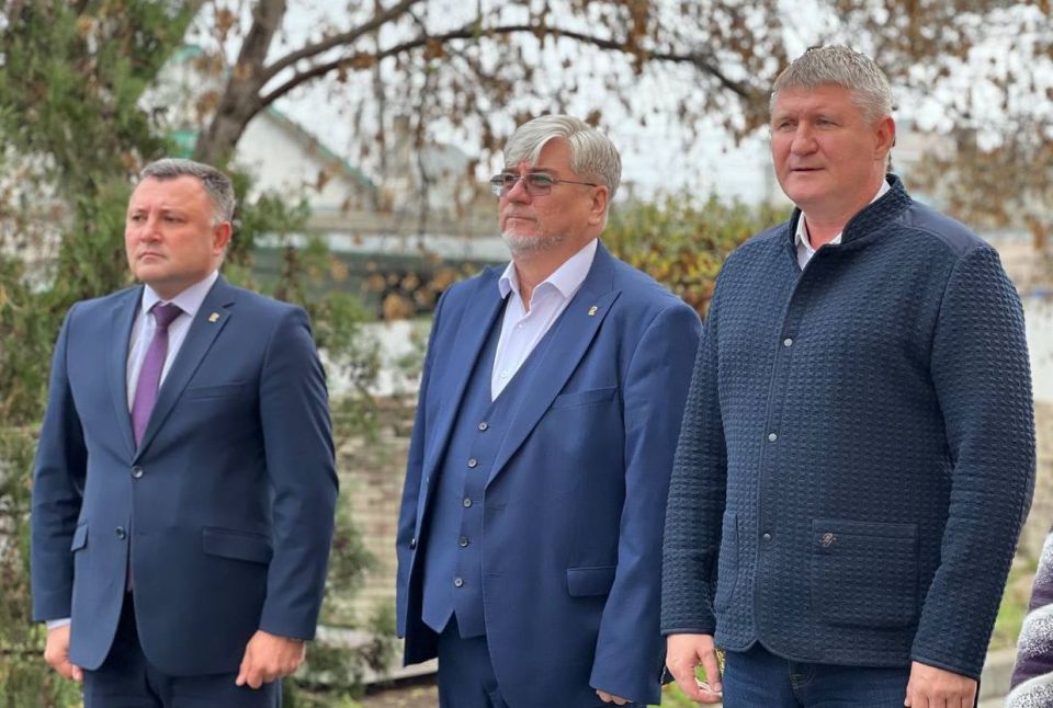 ����� ����: � ������� ����� � 3 ���������� ������������� �������� ������������ ���������� ���������, ������������� �� 100 ���������� ����