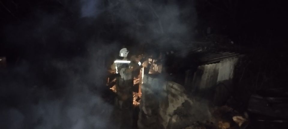 В Бахчисарайском районе пожарные ликвидировали возгорание хозпостройки