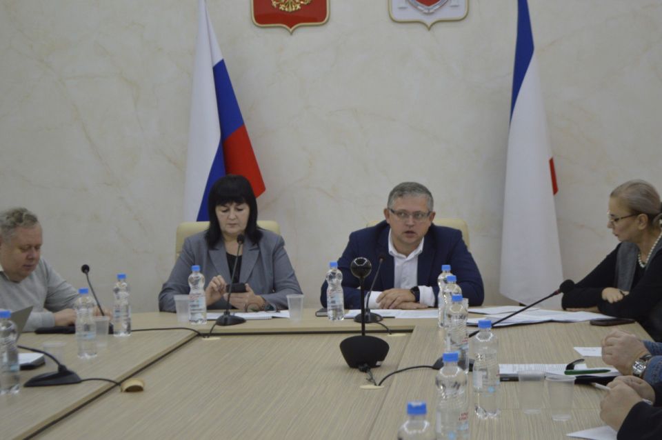 В Министерстве образования, науки и молодёжи Республики Крым состоялось установочное совещание, посвященное началу работы над созданием учебных пособий для учащихся 5-7 классов для нового курса «История нашего края»... В Министерстве образования, науки и молодёжи Республики Крым состоялось установочное совещание, посвященное началу работы над созданием учебных пособий для учащихся 5-7 классов для нового курса «История нашего края»...