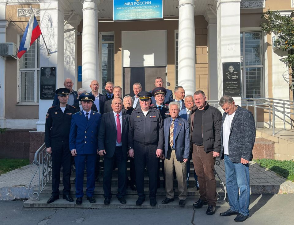 В УМВД России по г. Симферополю состоялось торжественное открытие Комнаты истории В УМВД России по г. Симферополю состоялось торжественное открытие Комнаты истории