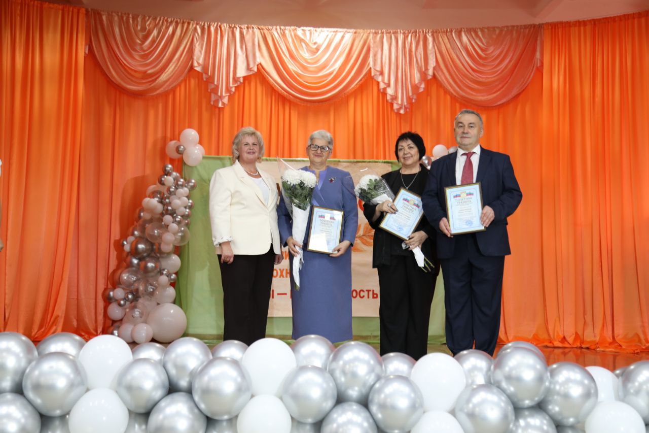 Галина Огнёва: Первой общеобразовательной школе города Алушты 60 лет! Галина Огнёва: Первой общеобразовательной школе города Алушты 60 лет!