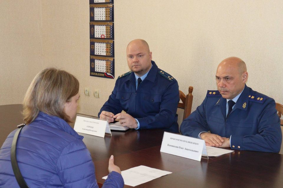 Вчера, 27 ноября 2025 года, прокурор Республики Крым Олег Камшилов в ходе рабочей поездки в город Евпаторию провел прием граждан