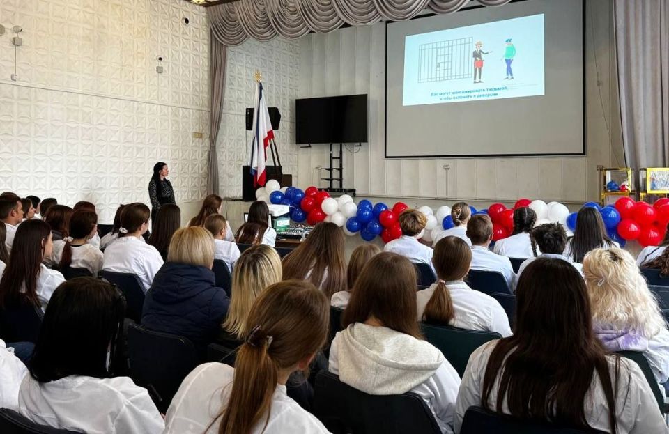 Сотрудниками МВД по Республике Крым продолжается работа по профилактике экстремизма в студенческой среде Сотрудниками МВД по Республике Крым продолжается работа по профилактике экстремизма в студенческой среде