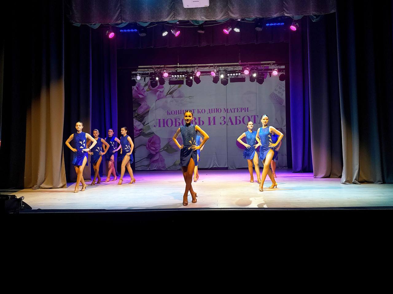 Александр Дудинов: Для самых любимых. В Черноморском РДК прошел Александр Дудинов: Для самых любимых. В Черноморском РДК прошел