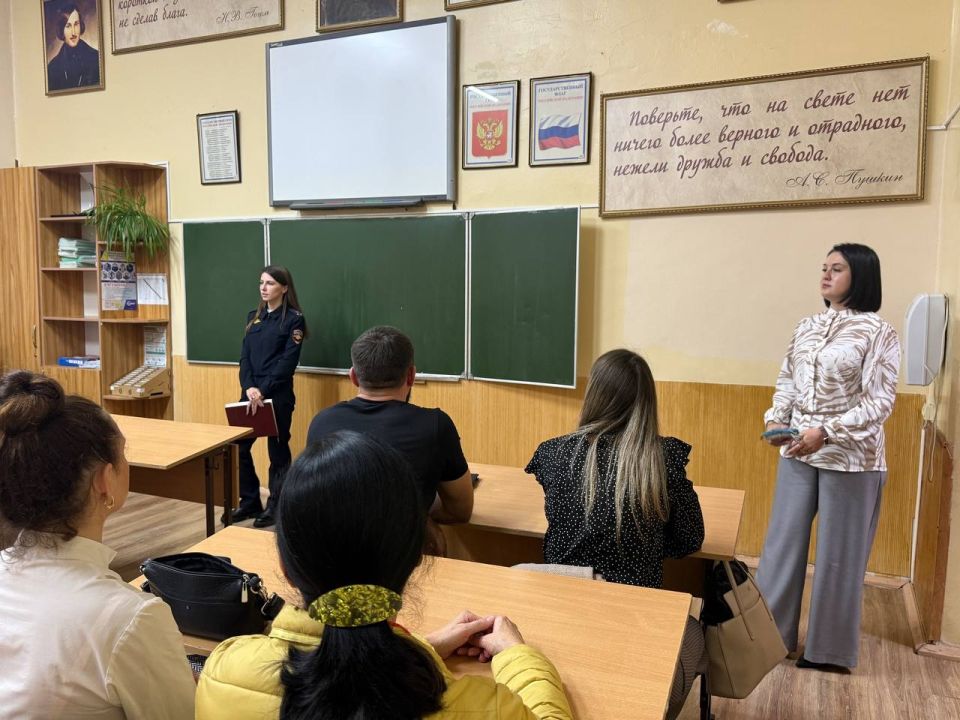 Сотрудники Госавтоинспекции продолжают проводить профилактическую работу с родителями, напоминая о совместной ответственности за безопасность юных участников дорожного движения Сотрудники Госавтоинспекции продолжают проводить профилактическую работу с родителями, напоминая о совместной ответственности за безопасность юных участников дорожного движения