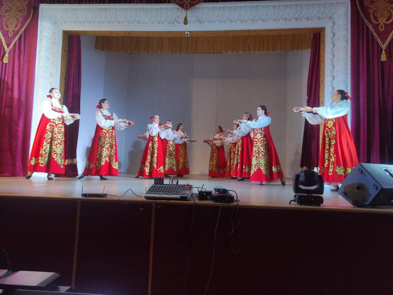 27 ноября 2025 года в селе Мазанском СДК Симферопольского района прошёл финал открытого Республиканского онлайн-конкурса «Не прервётся традиции нить», посвящённый народным преданиям об истории сёл и городов Республики Крым» 27 ноября 2025 года в селе Мазанском СДК Симферопольского района прошёл финал открытого Республиканского онлайн-конкурса «Не прервётся традиции нить», посвящённый народным преданиям об истории сёл и городов Республики Крым»