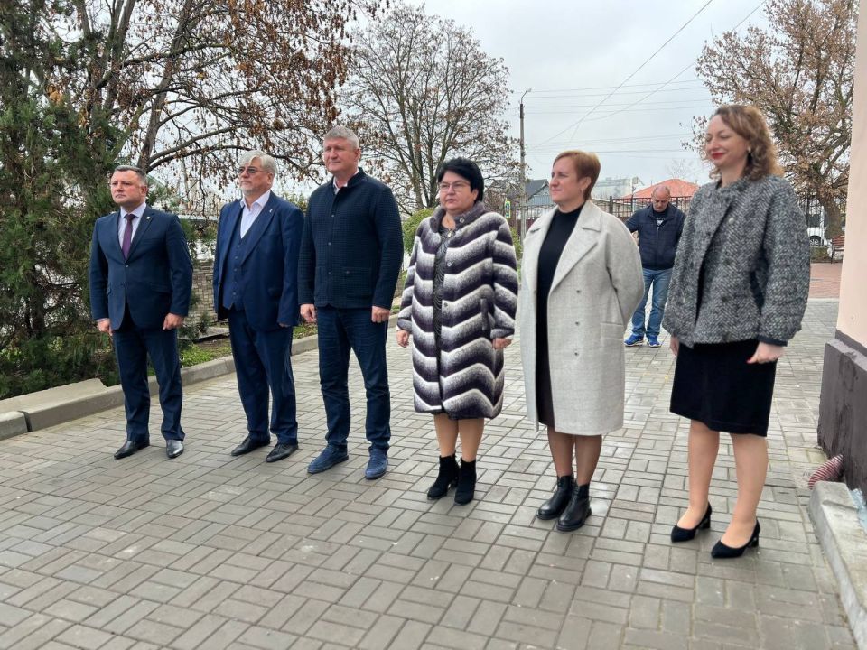 � ������� ����� � 3 ���������� ������������� �������� ������������ ���������� ���������, ������������� �� 100 ���������� ����