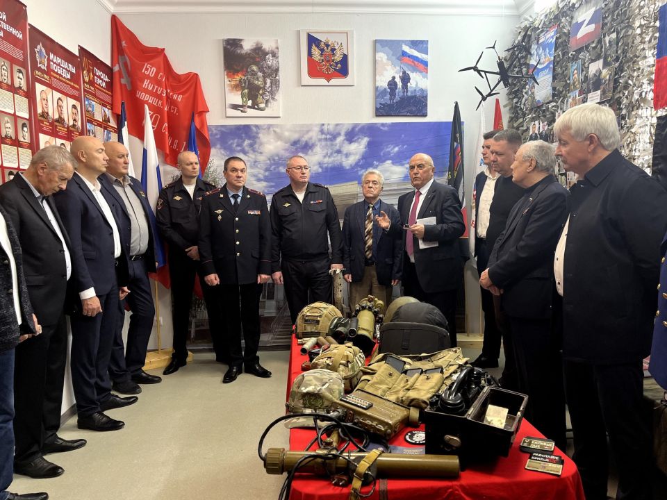 В УМВД России по г. Симферополю состоялось торжественное открытие Комнаты истории