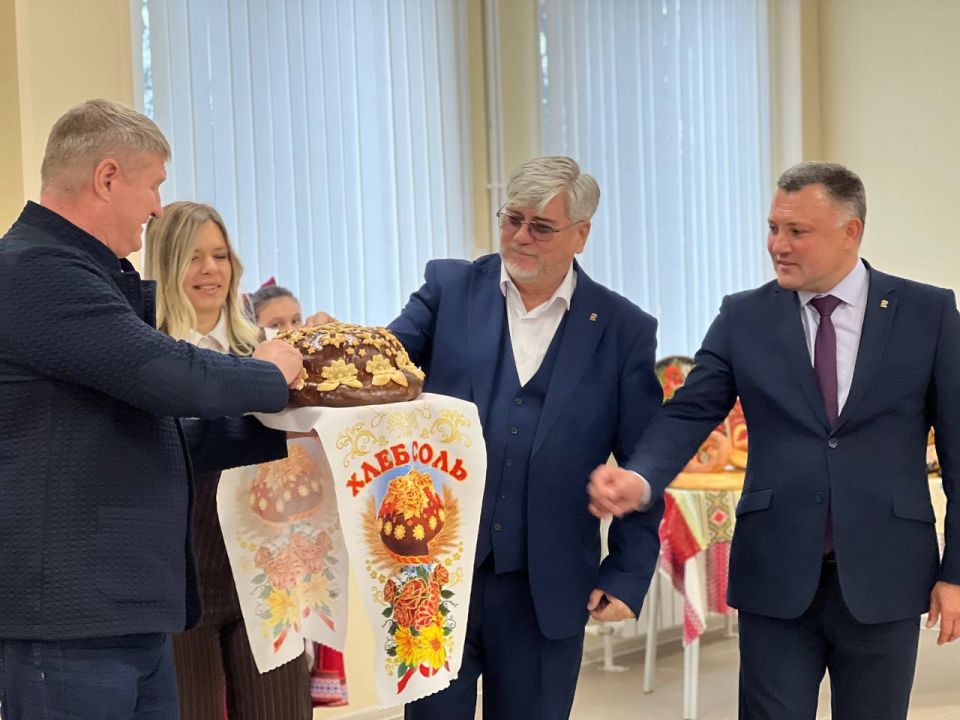 � ������� ����� � 3 ���������� ������������� �������� ������������ ���������� ���������, ������������� �� 100 ���������� ����