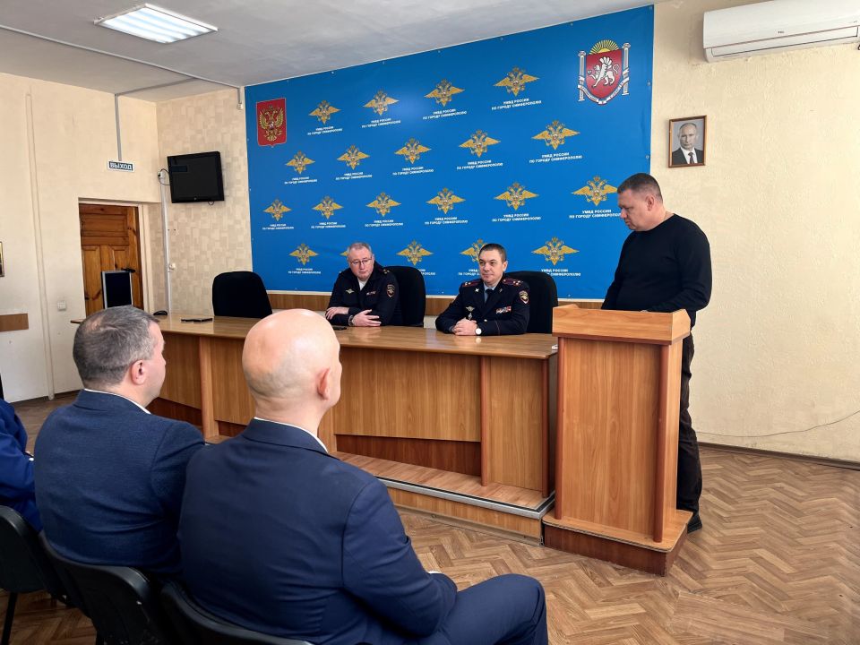 В УМВД России по г. Симферополю состоялось торжественное открытие Комнаты истории В УМВД России по г. Симферополю состоялось торжественное открытие Комнаты истории