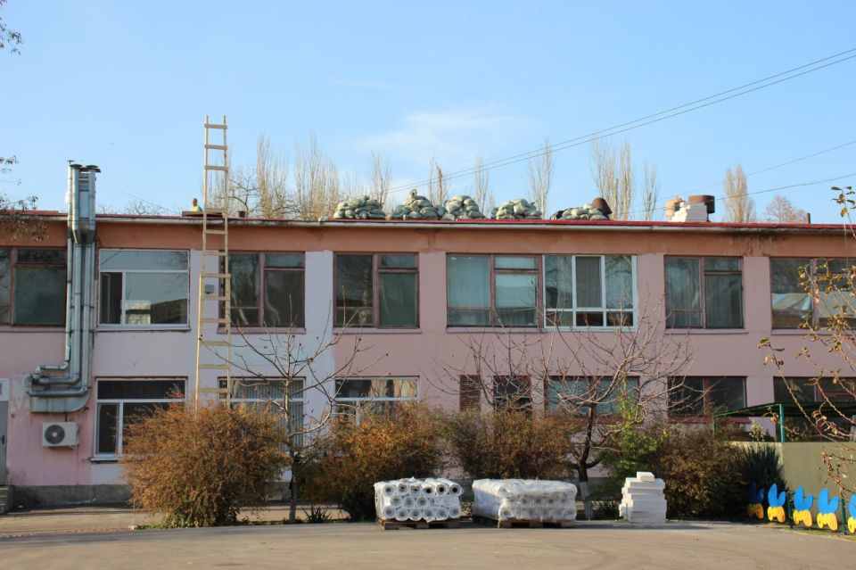 В детском саду №32 «Дюймовочка» приступили к ремонту кровли второго и третьего корпуса