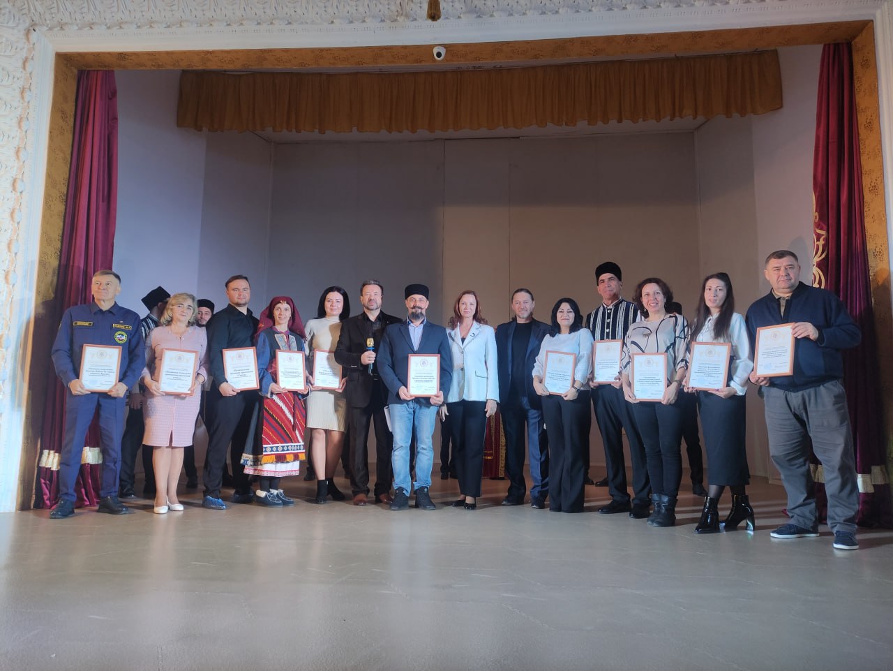 27 ноября 2025 года в селе Мазанском СДК Симферопольского района прошёл финал открытого Республиканского онлайн-конкурса «Не прервётся традиции нить», посвящённый народным преданиям об истории сёл и городов Республики Крым» 27 ноября 2025 года в селе Мазанском СДК Симферопольского района прошёл финал открытого Республиканского онлайн-конкурса «Не прервётся традиции нить», посвящённый народным преданиям об истории сёл и городов Республики Крым»