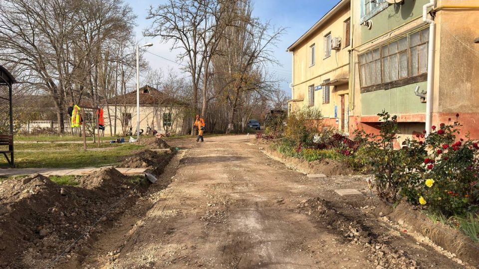 Антон Кравец: Провел мониторинг хода работ ремонта дворовой территории многоквартирного дома в с.Уваровка Антон Кравец: Провел мониторинг хода работ ремонта дворовой территории многоквартирного дома в с.Уваровка