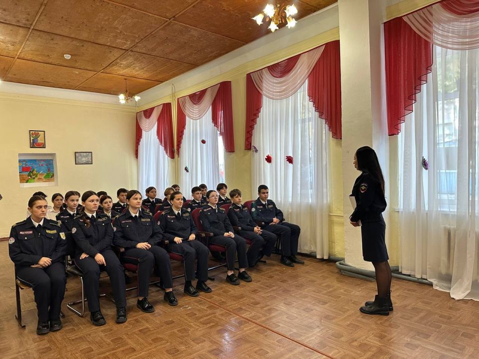 В Феодосии прошла профилактическая беседа с кадетами о правонарушениях среди подростков