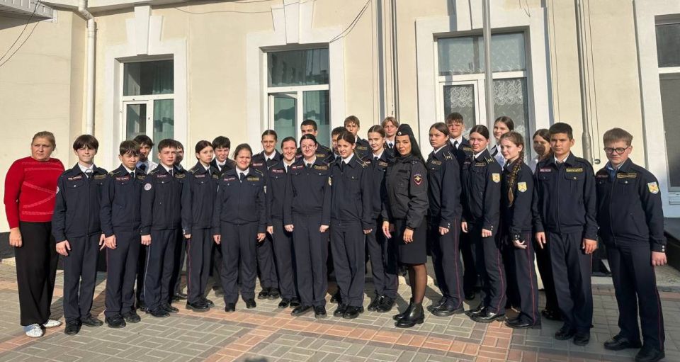 В Феодосии прошла профилактическая беседа с кадетами о правонарушениях среди подростков В Феодосии прошла профилактическая беседа с кадетами о правонарушениях среди подростков