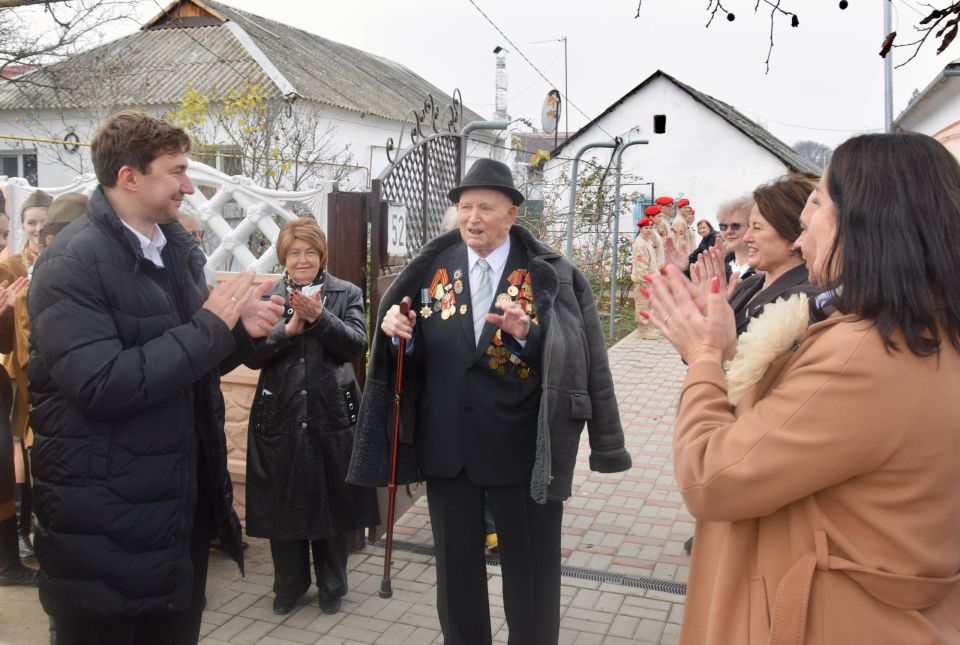 ���� ��������: ������� ���� 98-� ���� �������� �������� ������� ������� ������������� �����, �������� ��������� ������������������ ������ ������� Ը������� ��������